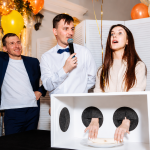 people are trying to guess what inside the box