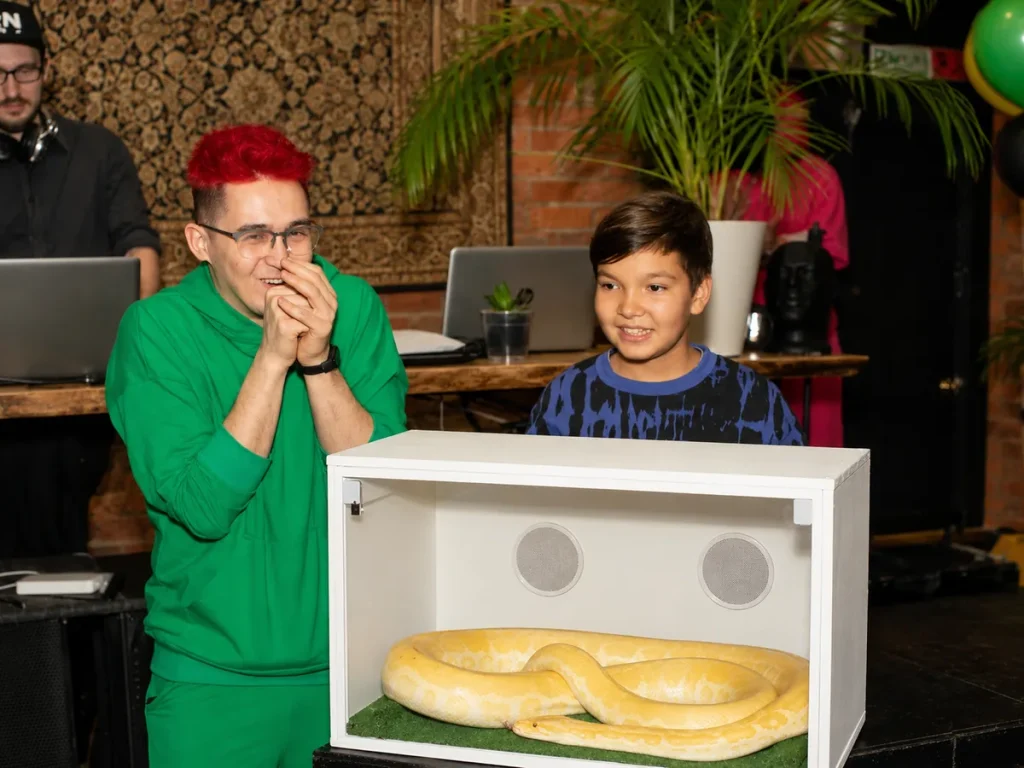 kid trying guess what inside the box and there is snake