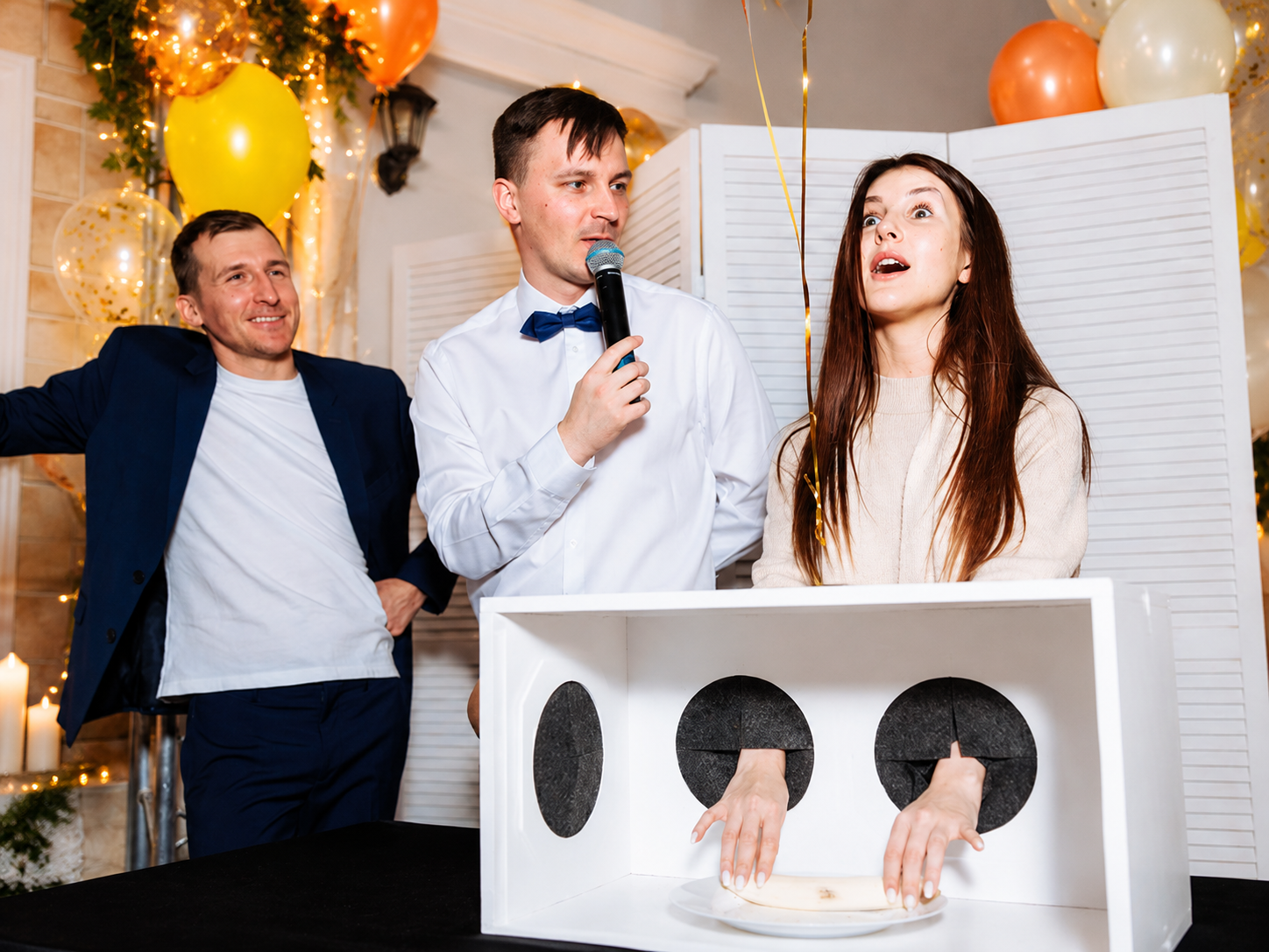 people are trying to guess what inside the box