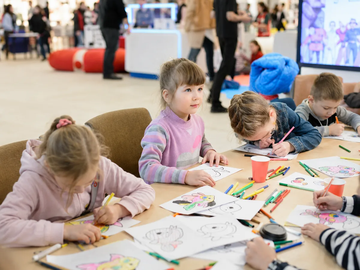 kids drawing fishes